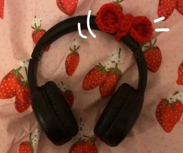 Hello kitty inspired headphone decor