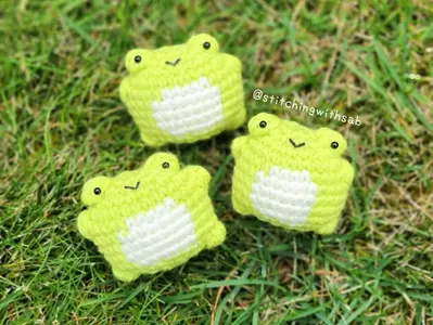 Mini NO-SEW Frogs Crochet Pattern