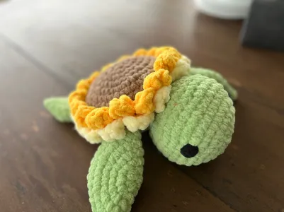 Low-sew Teresa the sunflower turtle