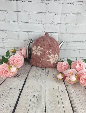 THE SNOWFLAKES TEA COSY