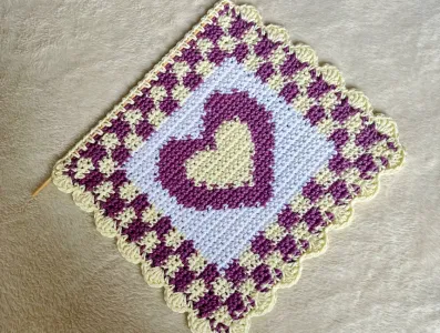 Cute Chequered Heart Y2K Crochet Tapestry Pattern