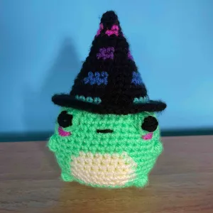 No-Sew Witch Frog Amigurumi Pattern