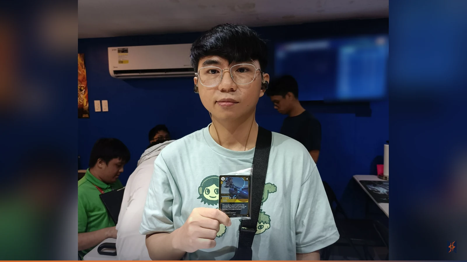 Our surprise prize winner holding the Ashe Prerelease card