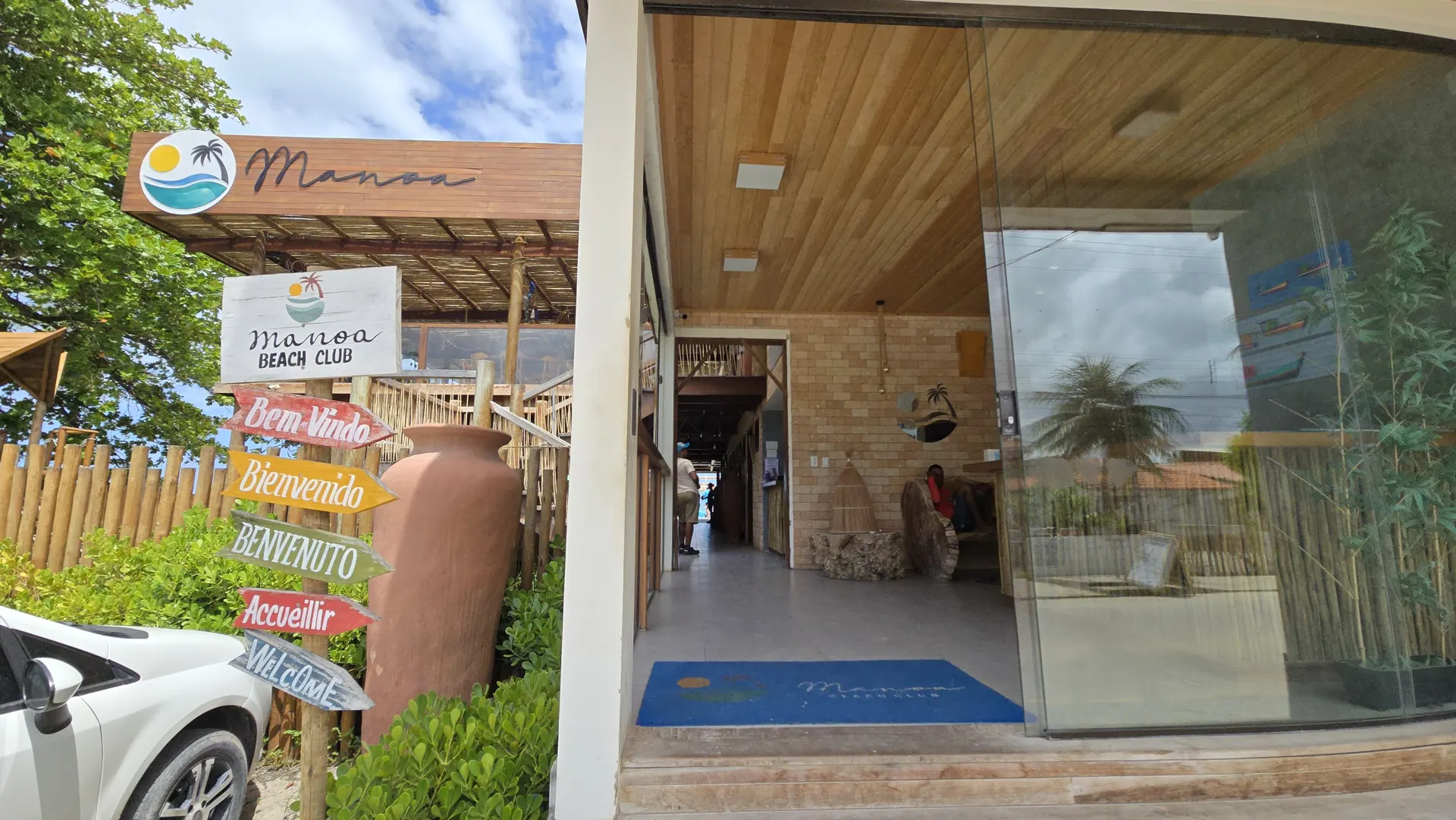 Manoa Beach Club 