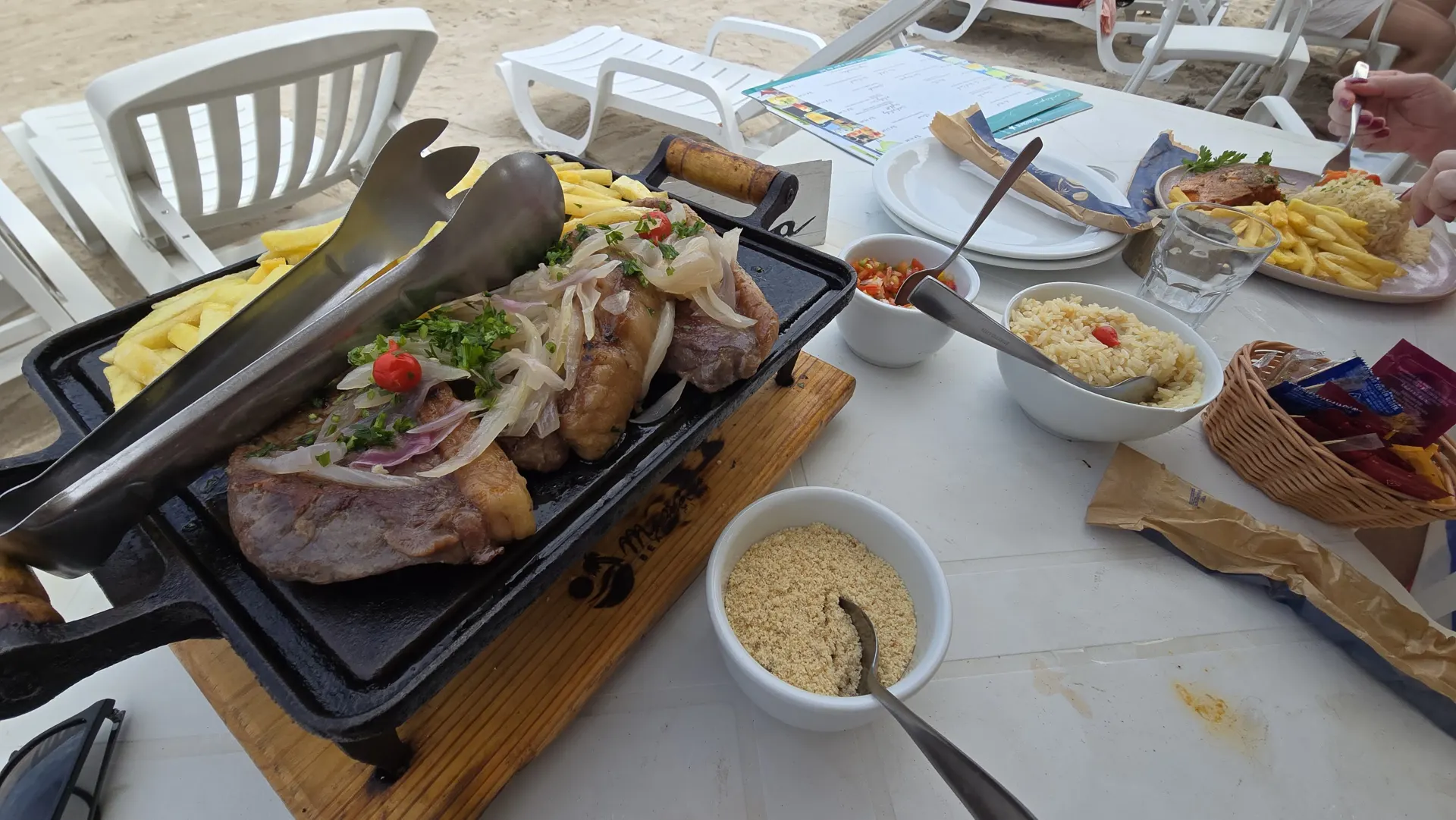 Manoa Beach Club 
