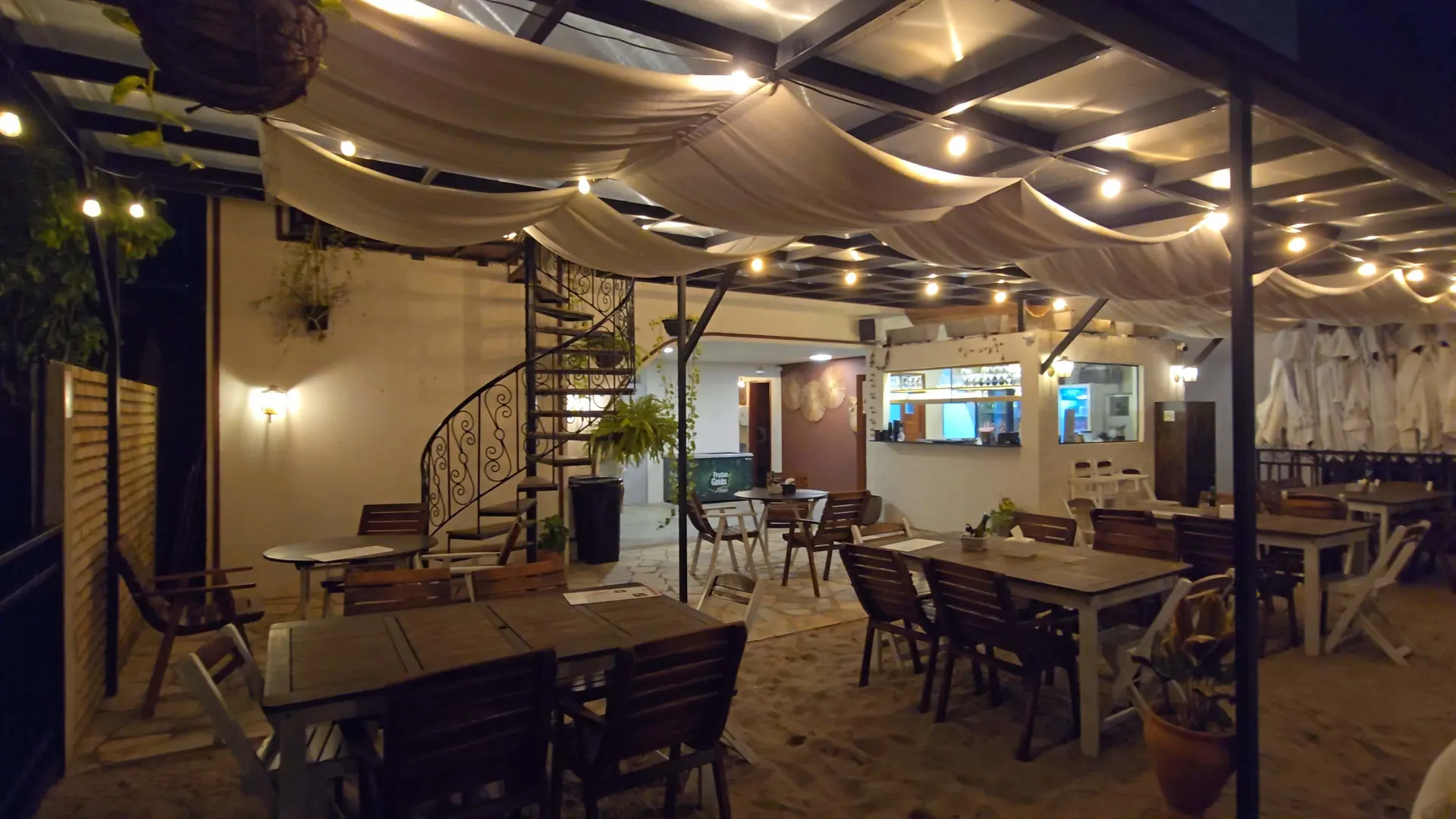 Siba Classic Beach Club de Dia e à Noite em Barra Grande à Noite