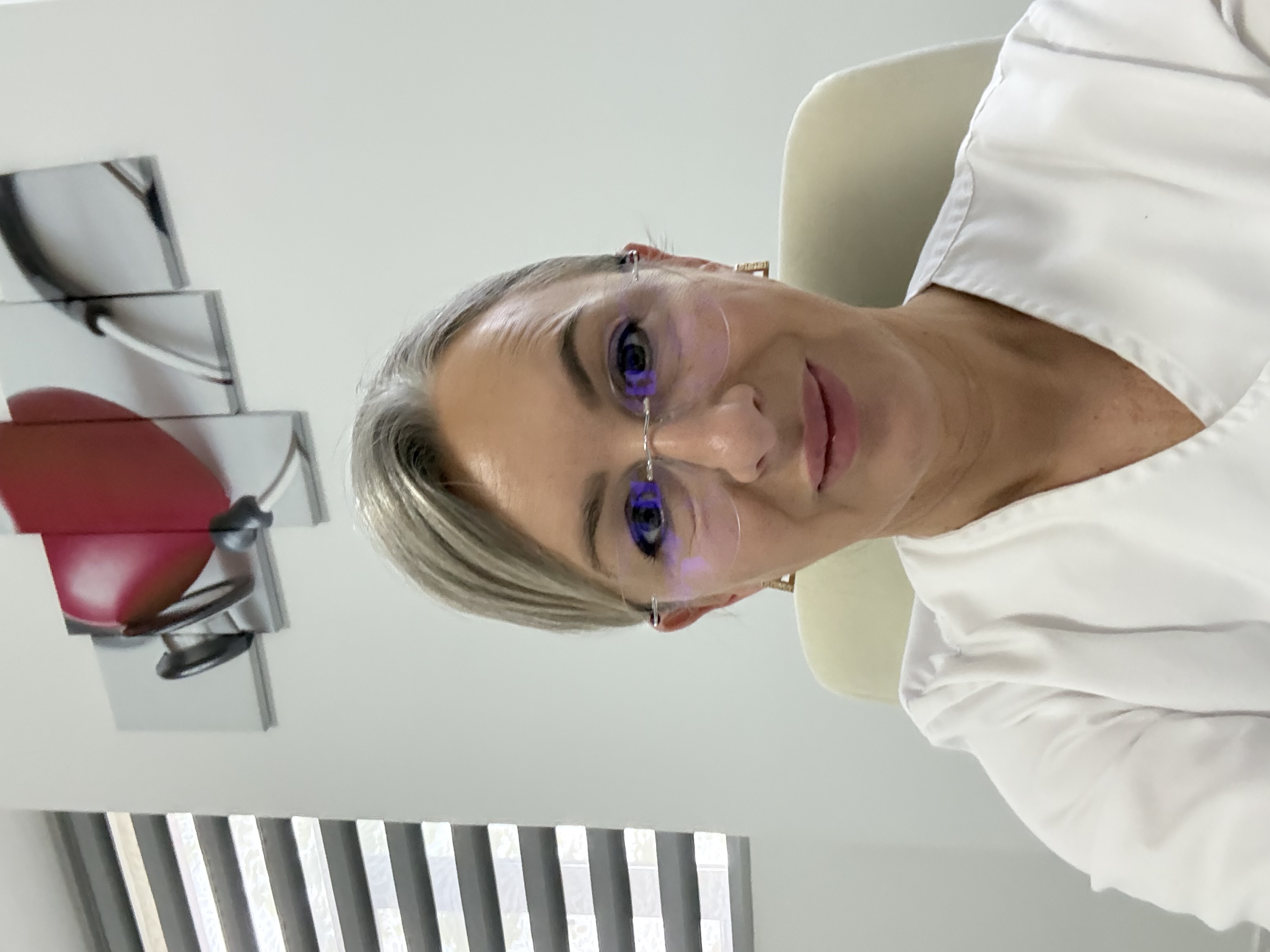 Dr. Adriana Pop