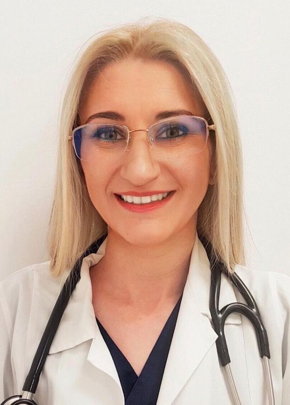 Dr. Andreea Vlădău
