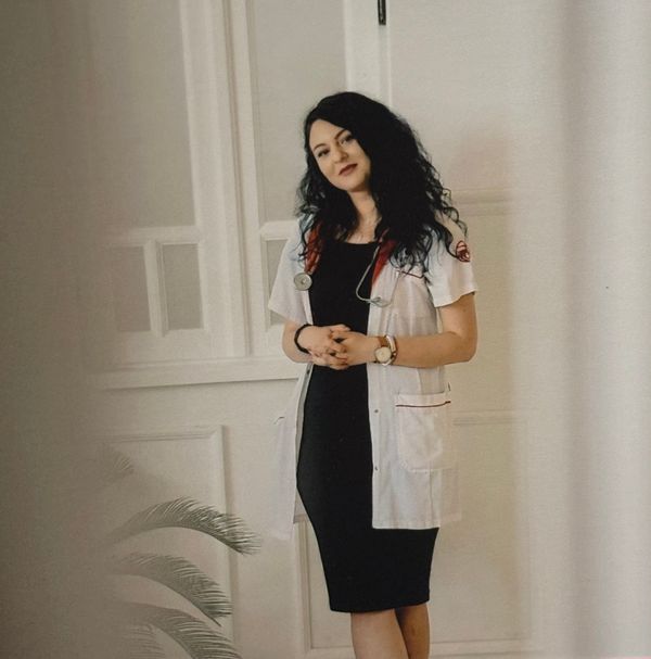 Dr. Oana-Mihaela Pungă