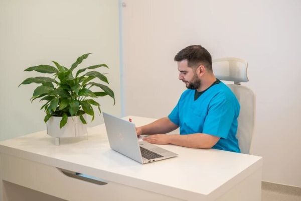 Dr. Iulian Dan Dragoș