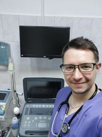 Dr. Adrian Florin Demidov, Nephrology — online medical consultation on Ringdoc