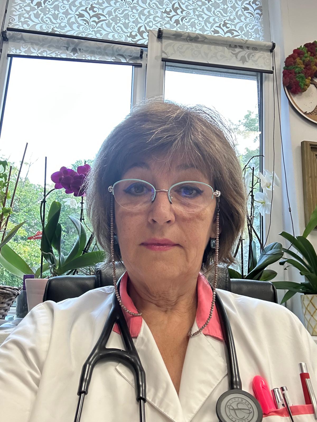 Dr. Irina Mihaela Esanu, Internal Medicine — online medical consultation on Ringdoc