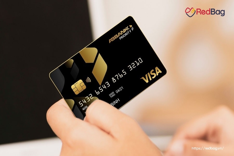 Thẻ đen (Black Card) là gì? 10+ Thẻ đen quyền lực nhất 2023