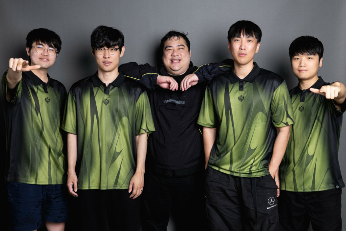 Ten legendary pros played the League Classic showmatch on a Season 3-era Summoner's Rift. (Riot Games)