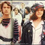 Caption: Met haar fiimvriendin Trini Alvarado op wandel in de buurt van Times Square, het hart van New York. Walking with her friend in the film Trini Alvarado in the area of Times Square, the heart of New York.