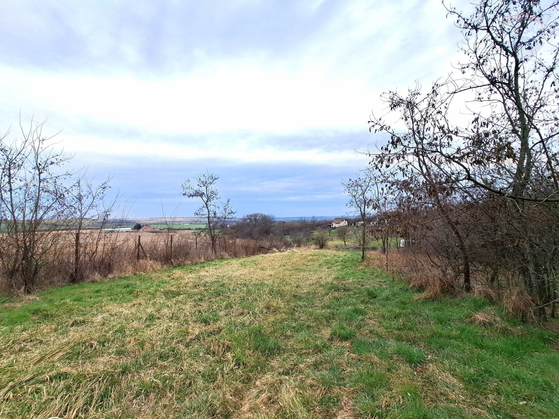 Predaj pozemku 985 m2 Nitrianske Hrnčiarovce