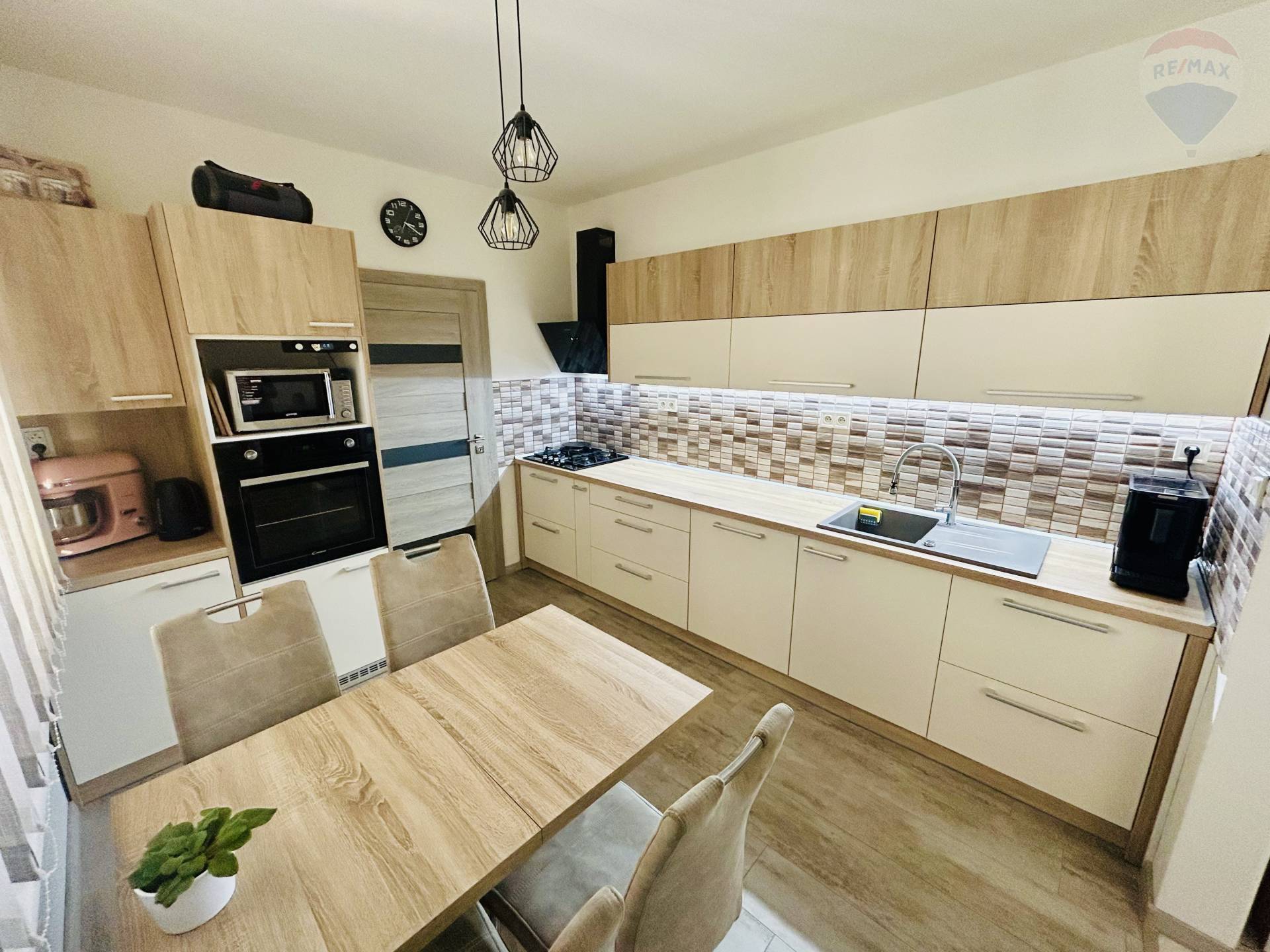 Na predaj - 3,5 izbový byt po kompletnej rekonštrukcii vo vyhľadávanej lokalite sídlisko Juh,