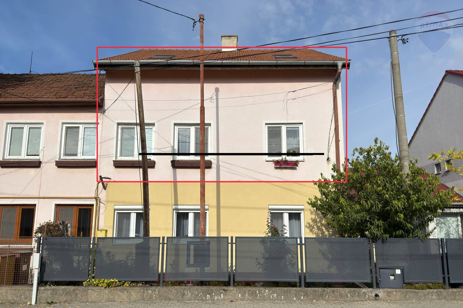 Na predaj dva byty, garáž, dvor, terasa, centrum mesta Veľký Meder