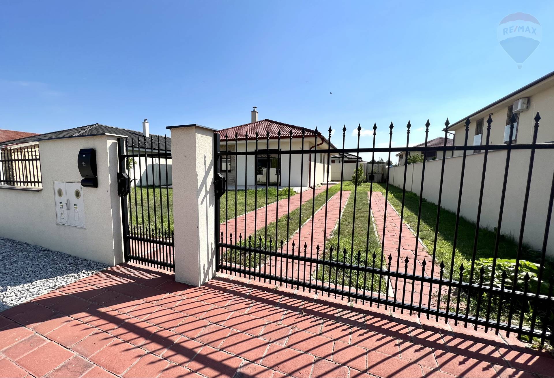 Prenájom rodinného domu, Veľké Dvorníky, 3 izby, pozemok 408 m2