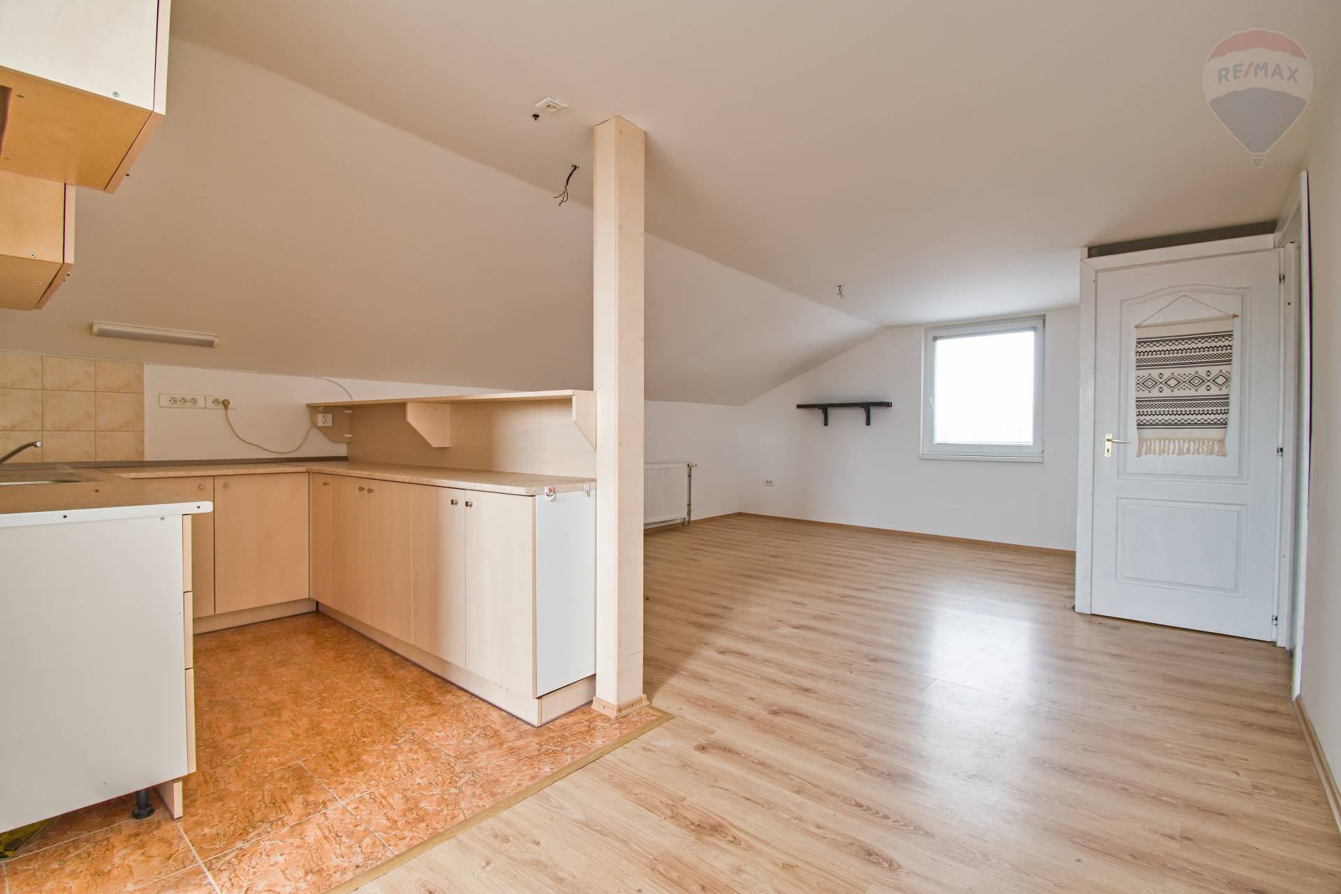 Na predaj 3 izbový byt 84 m2, terasa 32 m2, Veľký Meder