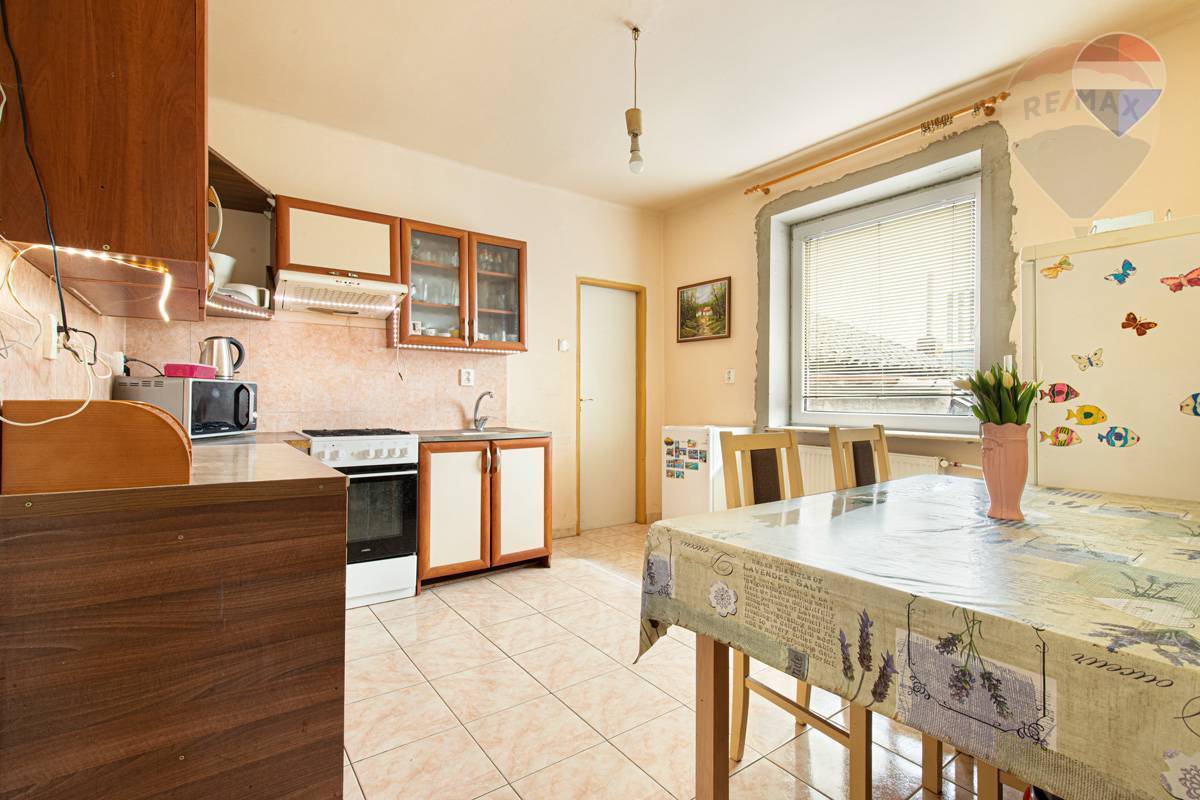 PREDAJ: 4IZBOVÝ RODINNÝ DOM, KVETOSLAVOV (OKRES DUNAJSKÁ STREDA)