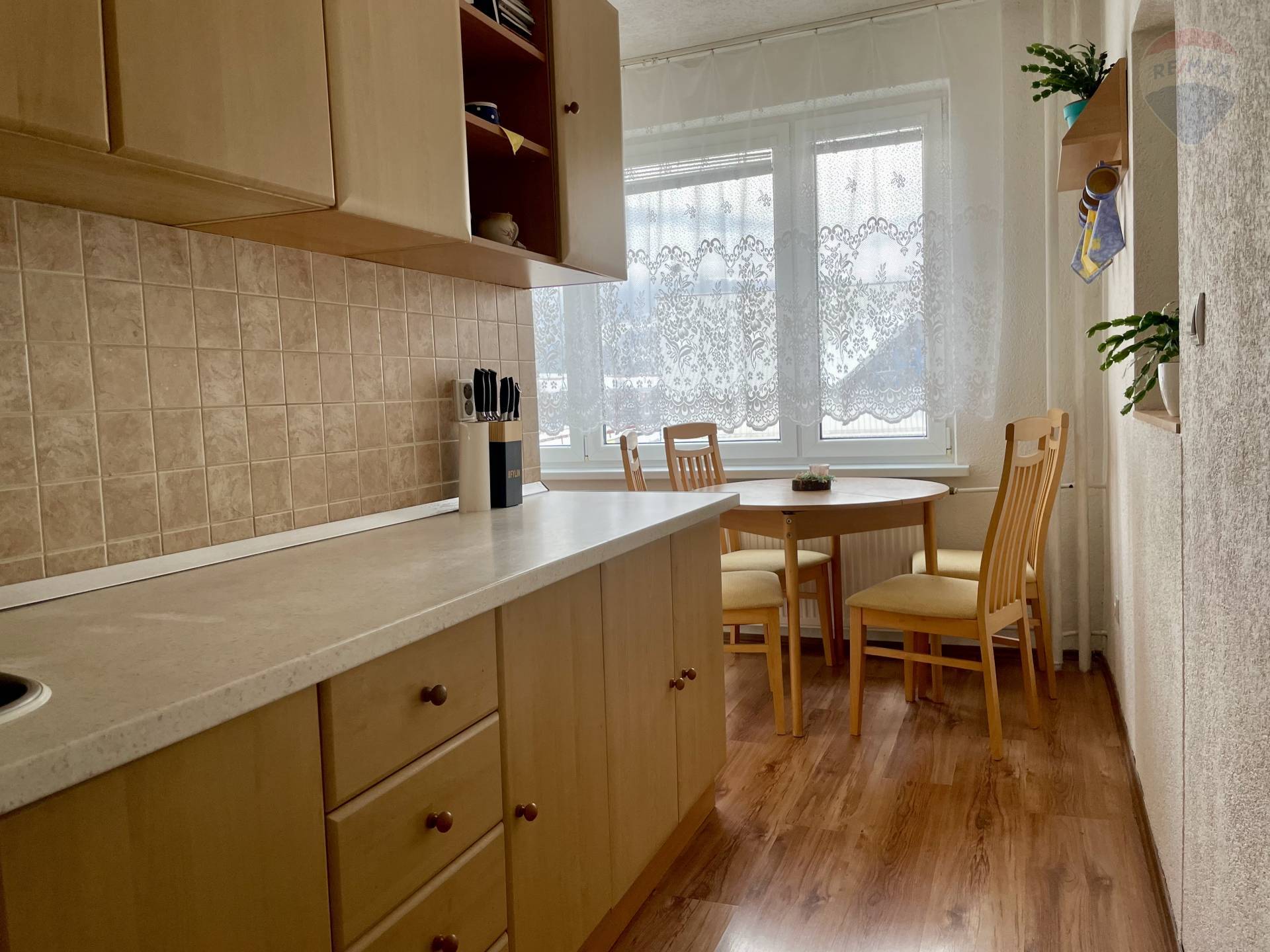 Predaj: 2 izb. byt 65 m², ŠLN (Brezno)- využívaný ako trojizbový. 