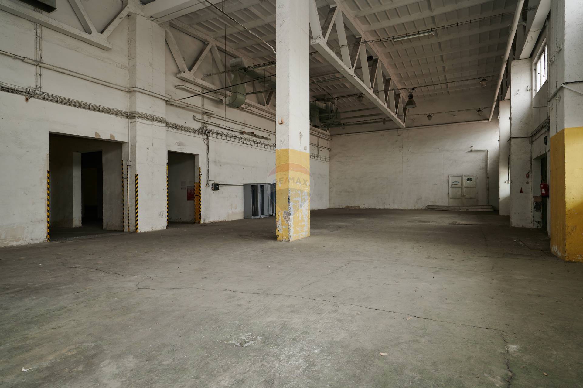 RE/MAX  ponúka na prenájom skladové priestory v Trnave s výbornou dostupnosťou na diaľničný obchvat.