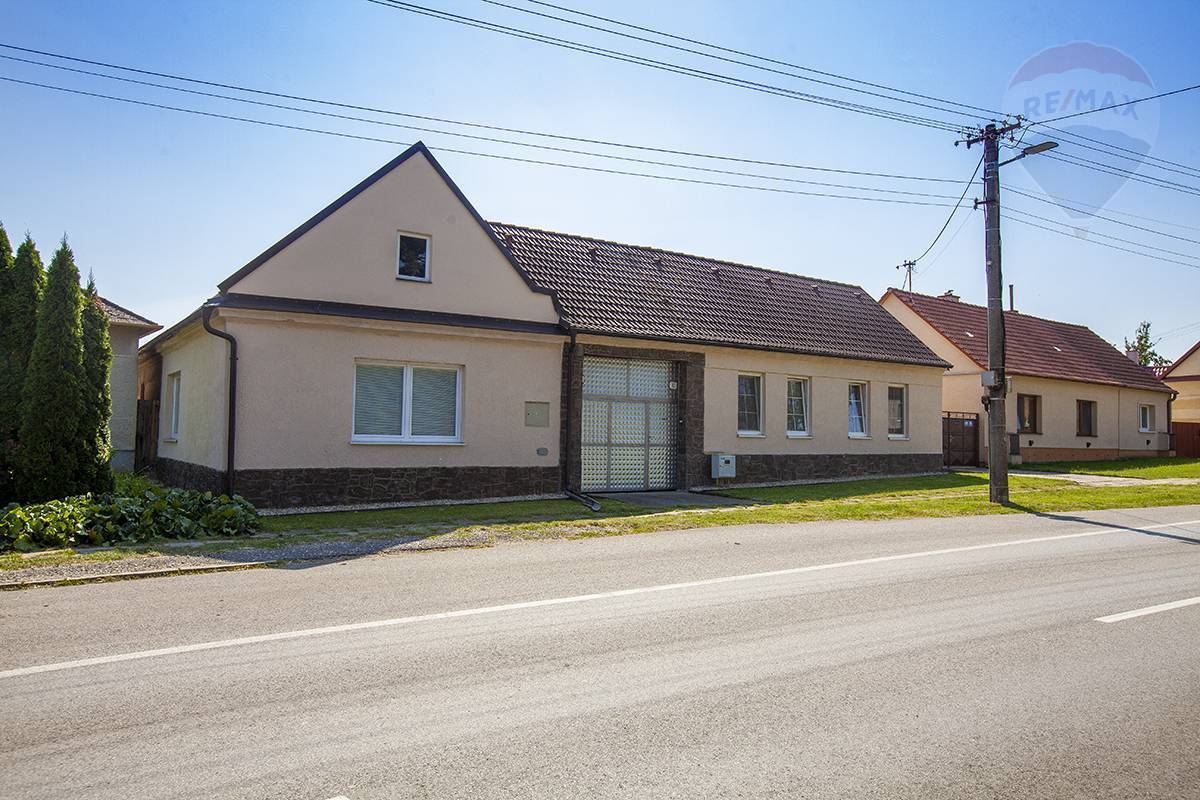 **Na predaj Rodinný dom v obci Čáry 194 m2**