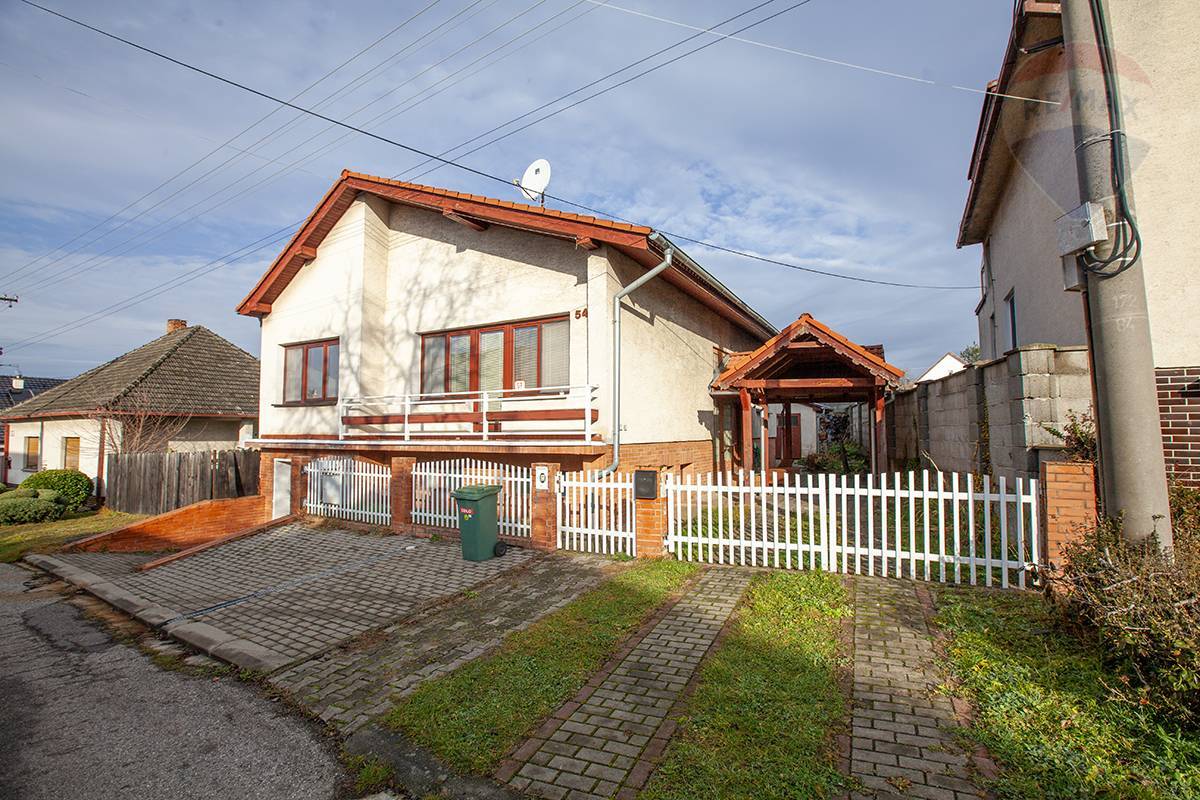 Exkluzívne na predaj – rodinný dom v pokojnej lokalite Lozorna