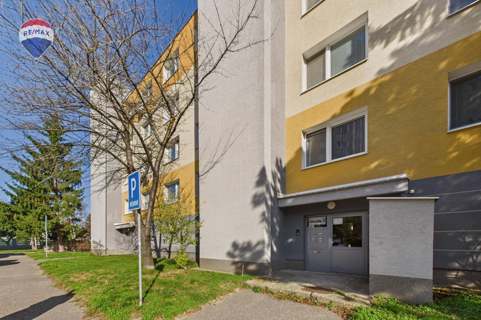 TOP PREDAJ - 3-izb. byt - SKVELÁ DISPOZÍCIA - NA REKONŠTRUKCIU - BA II - ČIERNOVODSKÁ UL.