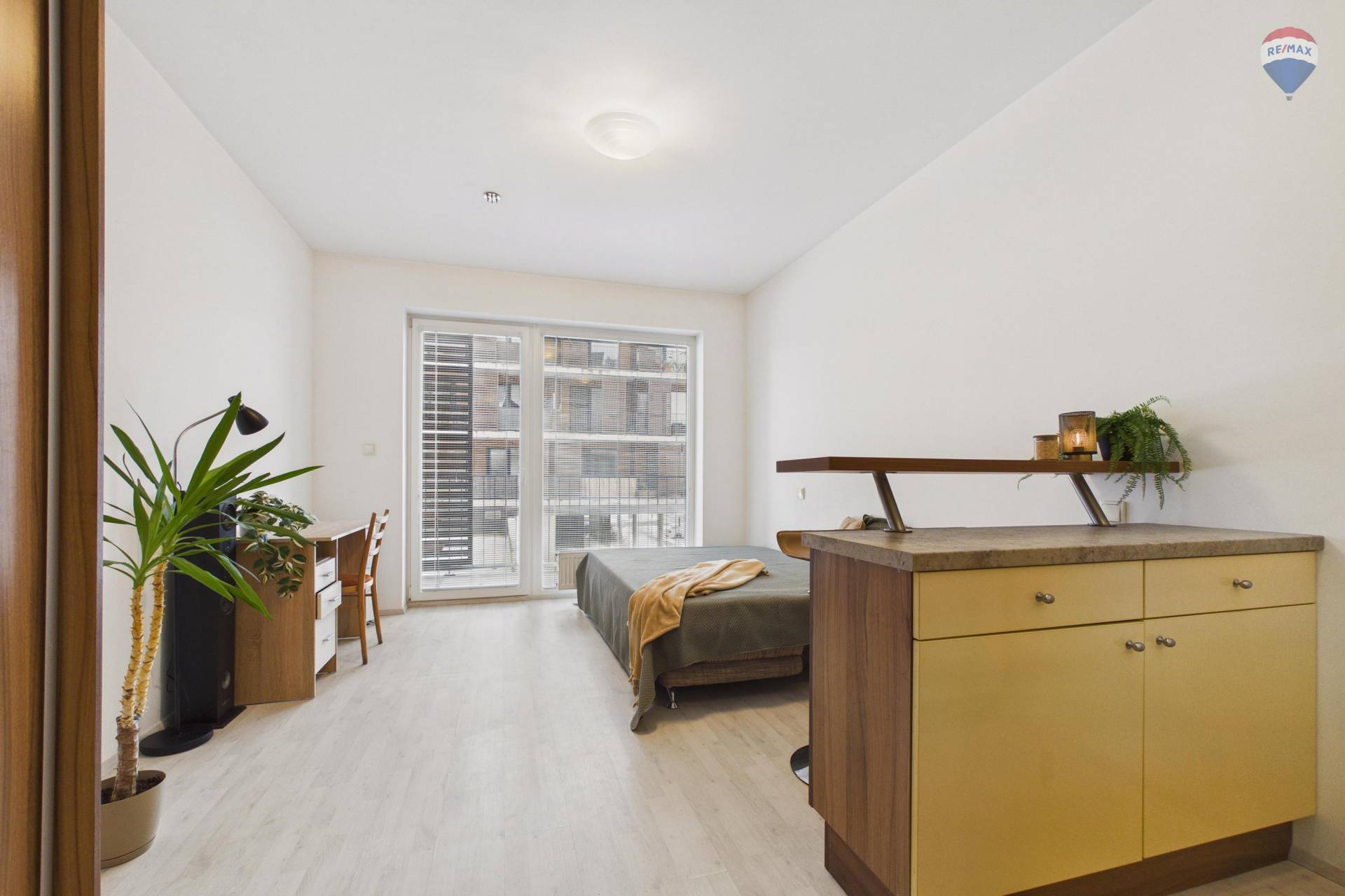 PRENÁJOM/RENT - BA V - PETRŽALKA - Garzónka - Zlta ul., BA V, voľná ihneď