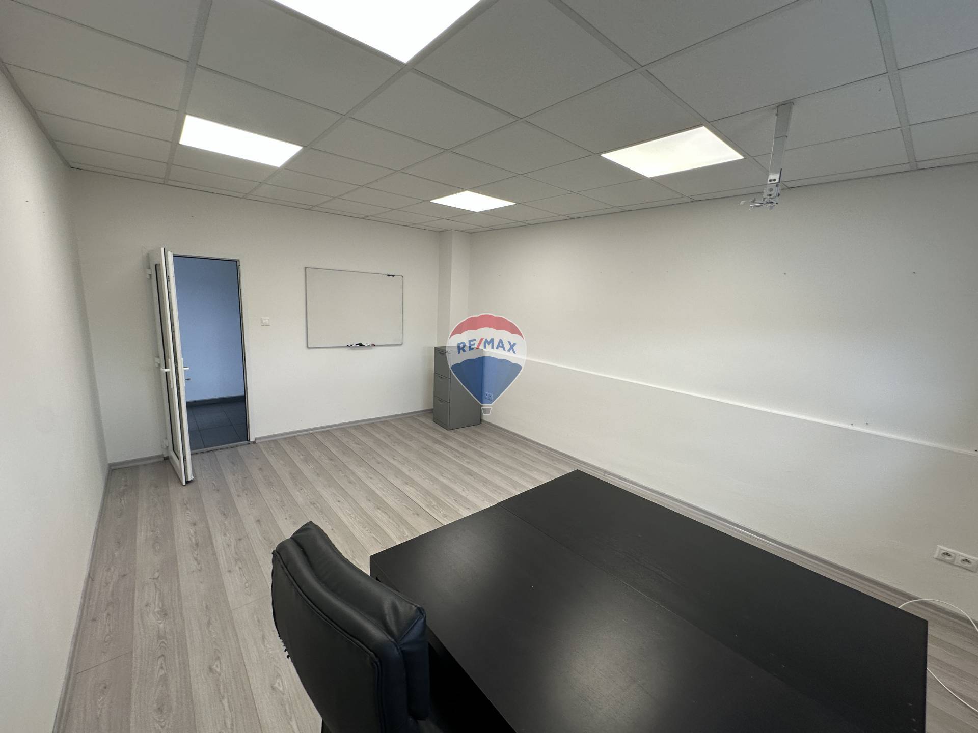 Kancelária v centre mesta  Púchov - Štefánikova  - Pasáž