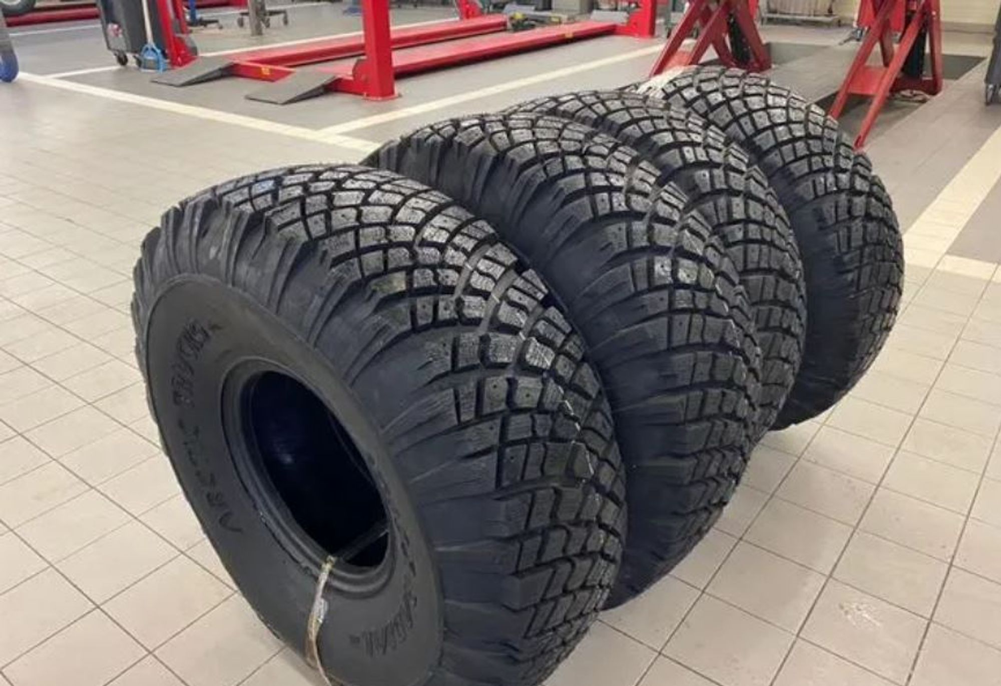 Arctic Trucks AT405 405/70 R15 119L