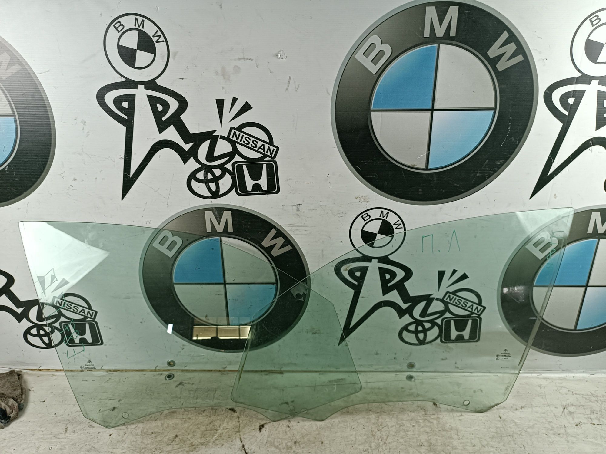 Стекло двери передней BMW 1 серии I E87