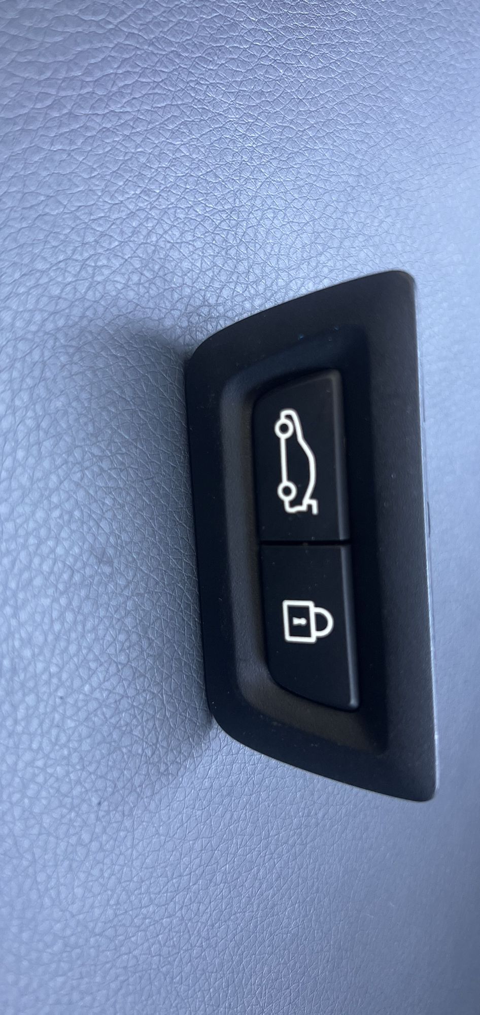 Кнопка открывания багажника BMW 7  F01/F02/F04