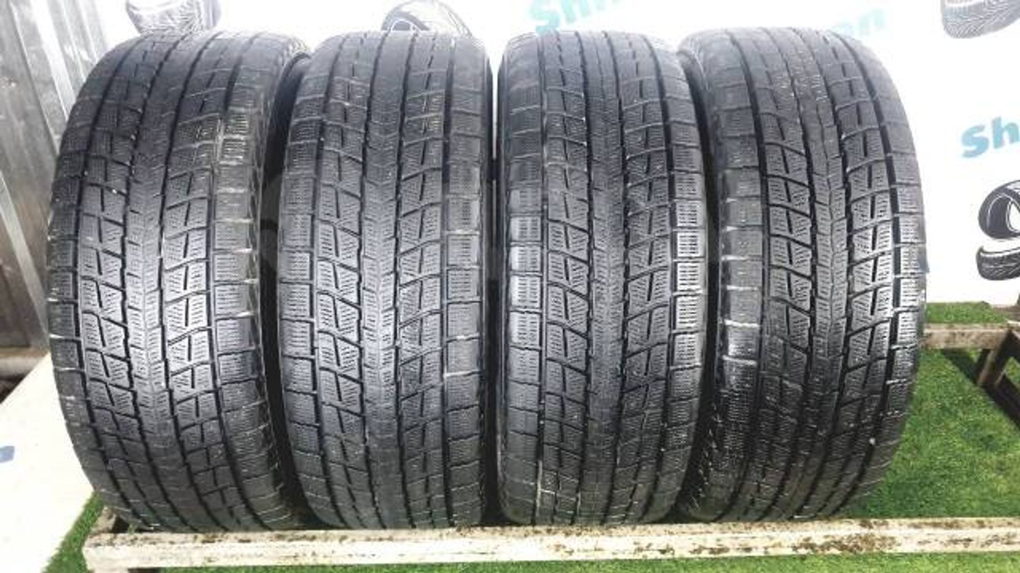 Комплект зимних шин Dunlop Wintermax SJ8 265/60 R18 во Владивостоке