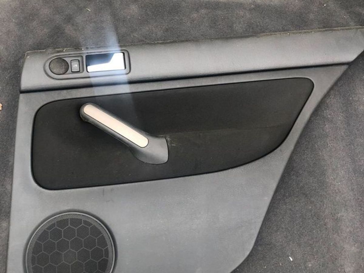 Обшивка двери задней правой Volkswagen Bora