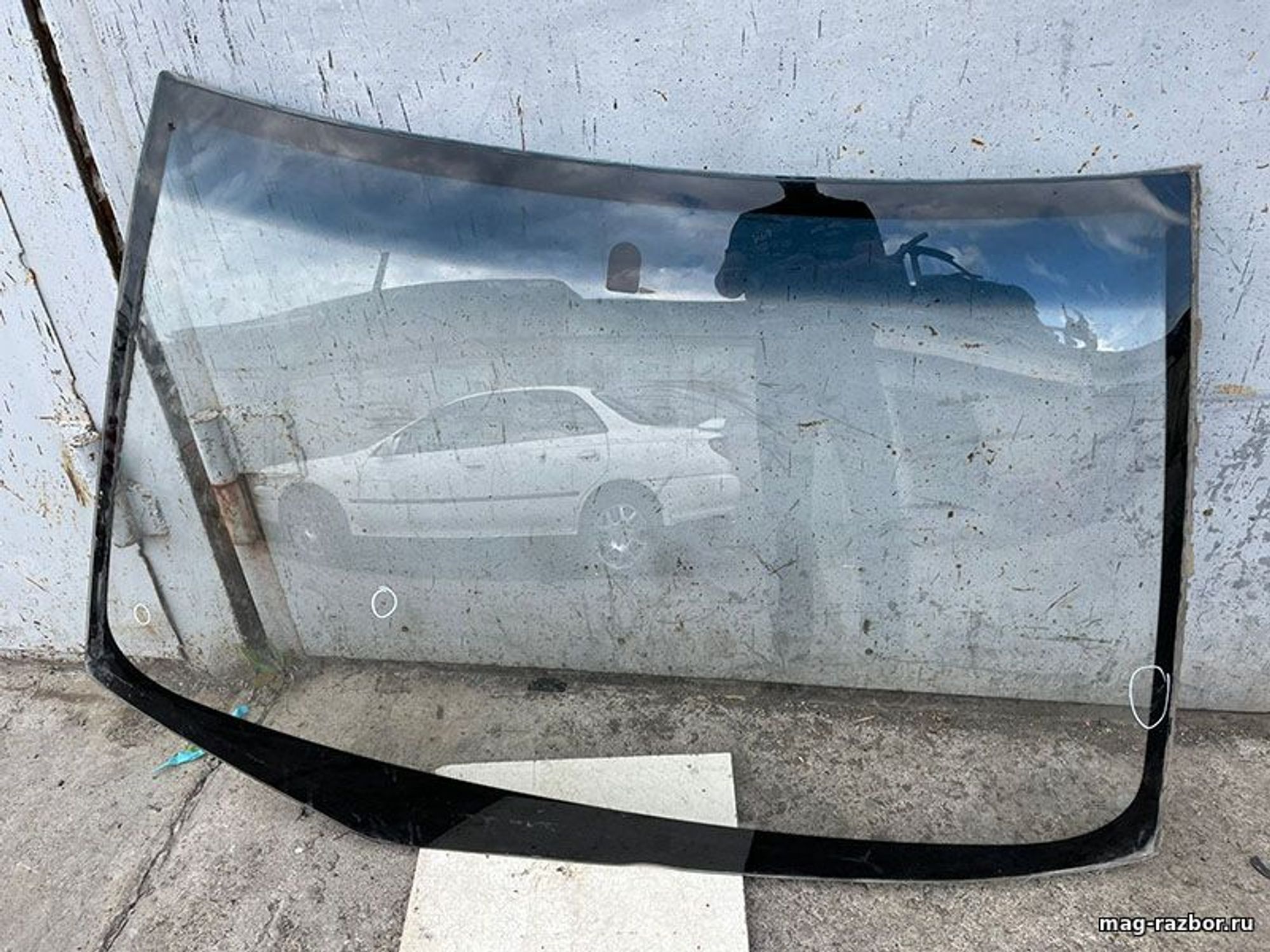 Лобовое стекло Mitsubishi Lancer IX ( есть сколы 