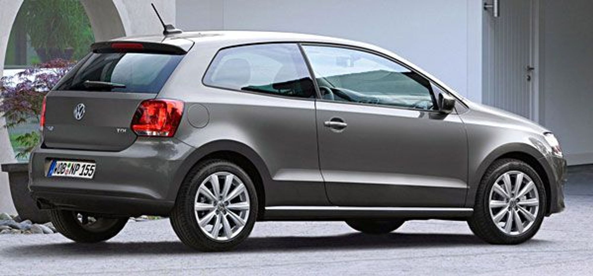 Стекло левой двери Volkswagen Polo 5 3D Купе 09-20