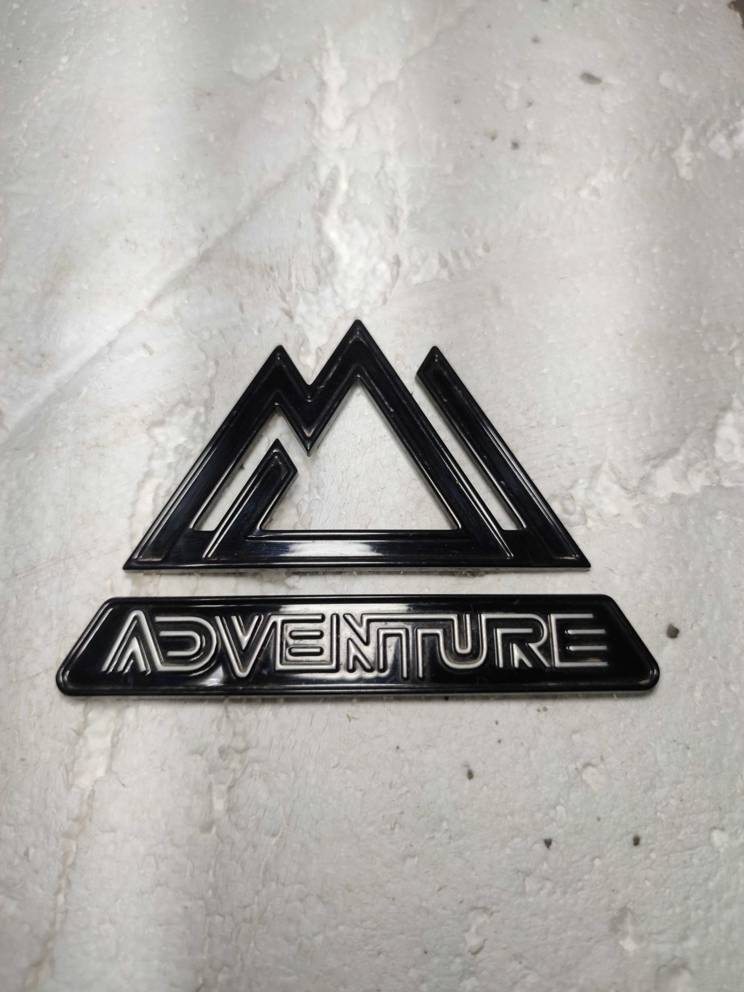 Эмблема Adventure на багажнике Toyota RAV4 40 USA