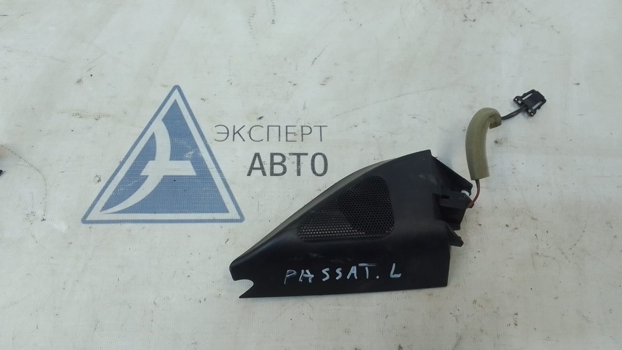 Уголок обшивки ПЛ двери Volkswagen Passat B6 