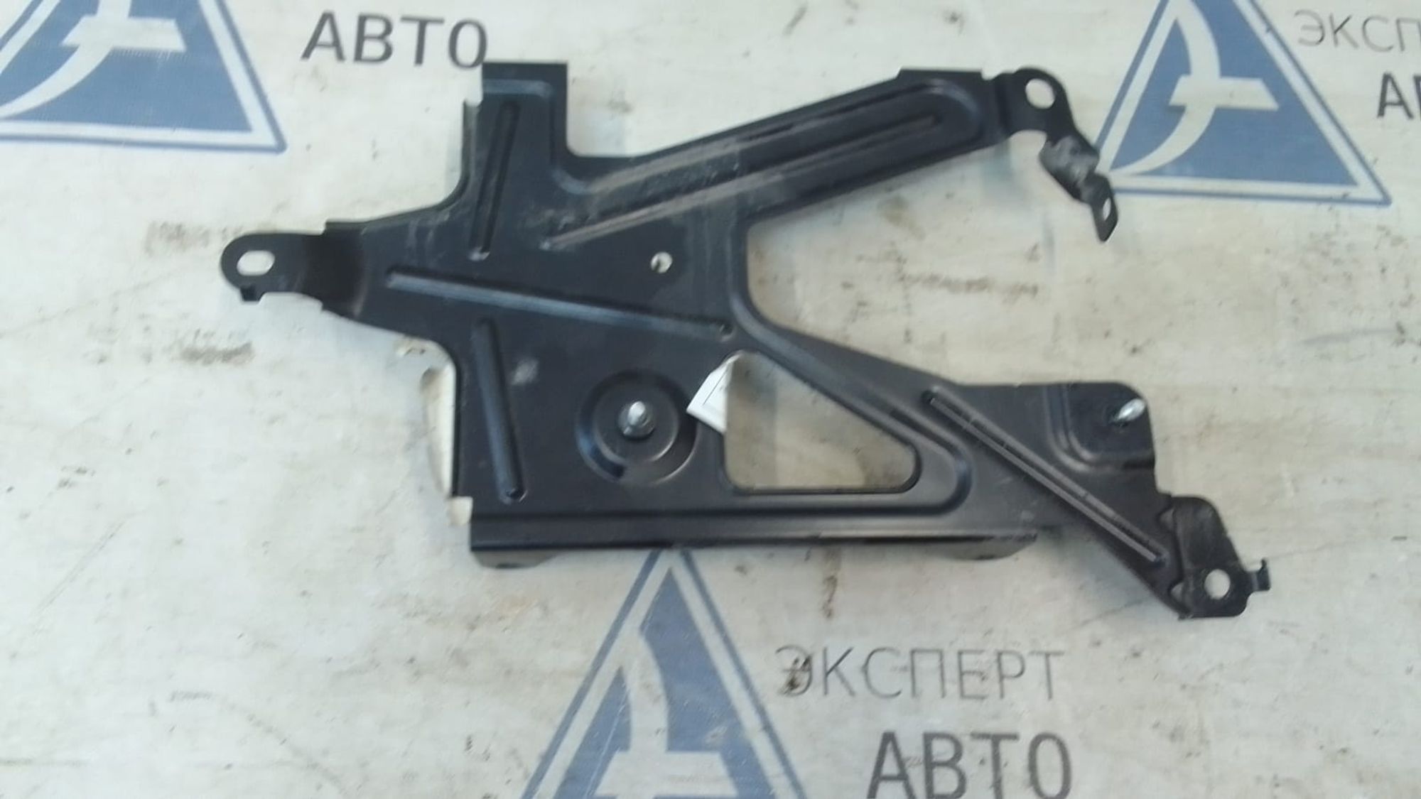 Кронштейн усилителя звука BMW 7 F01/F02/F04 2010