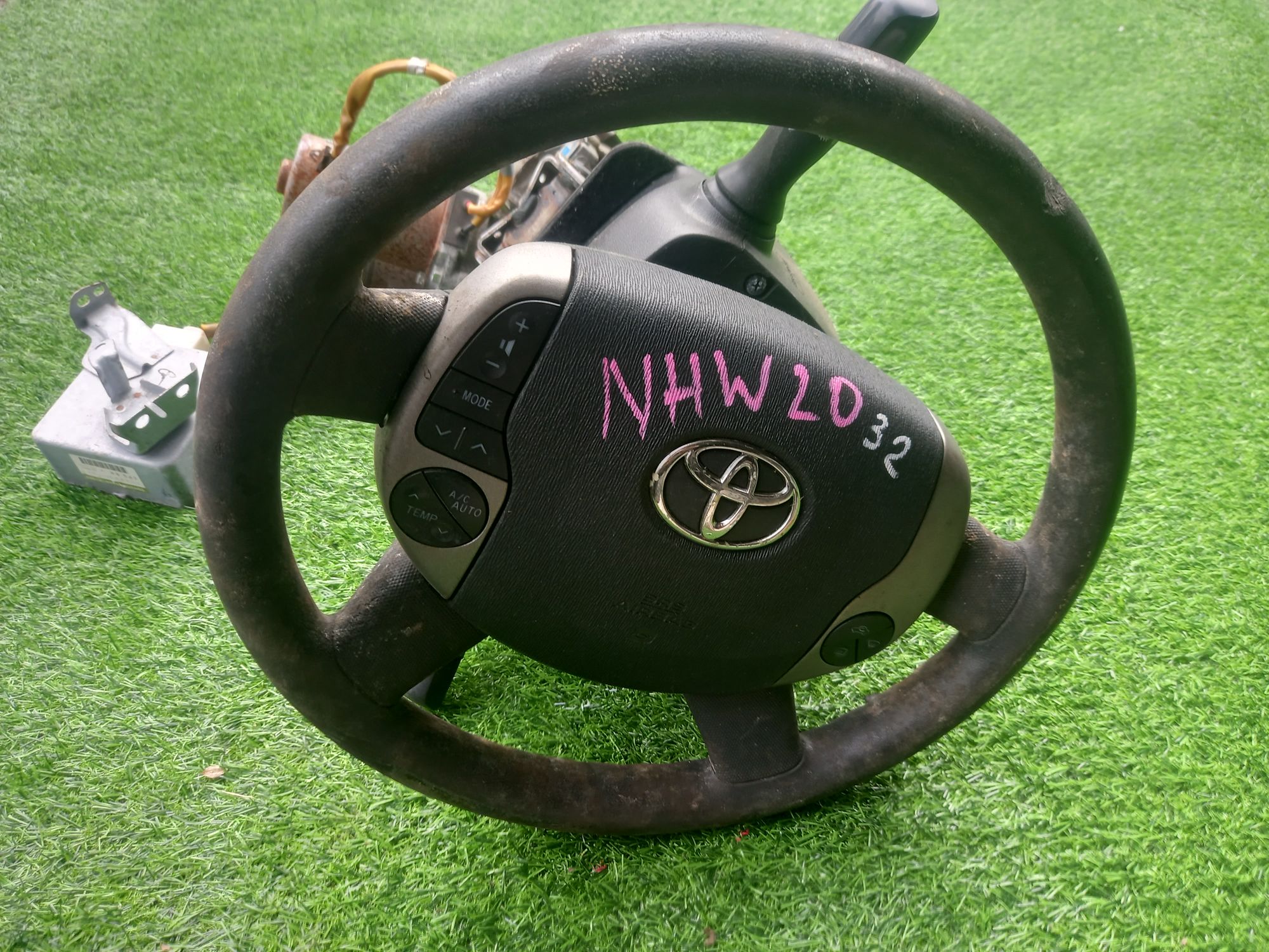 32 Электроусилитель руля Toyota Prius NHW20