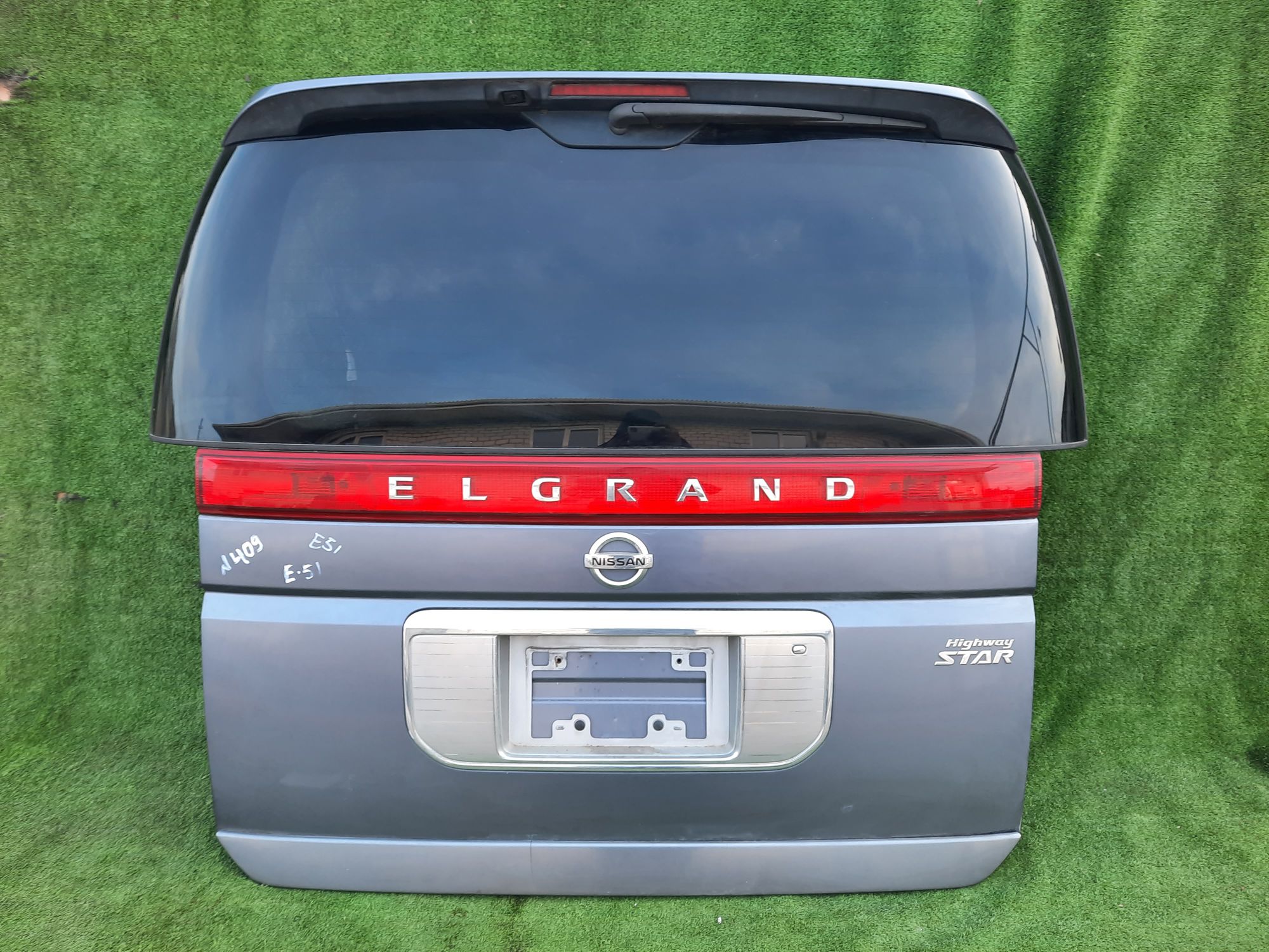 409 5-я дверь Nissan Elgrand II (E51) 2004