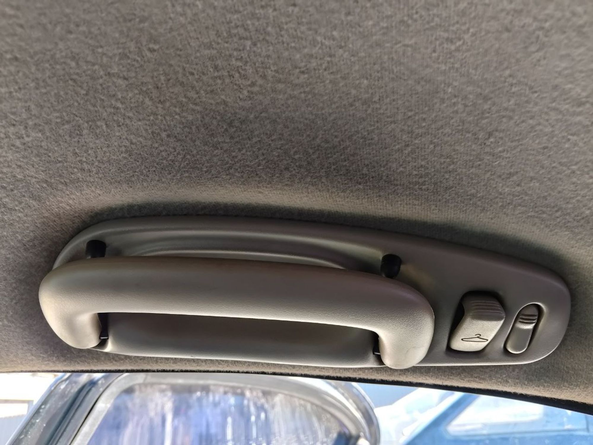 Ручка потолочная задняя правая Dodge Intrepid 2
