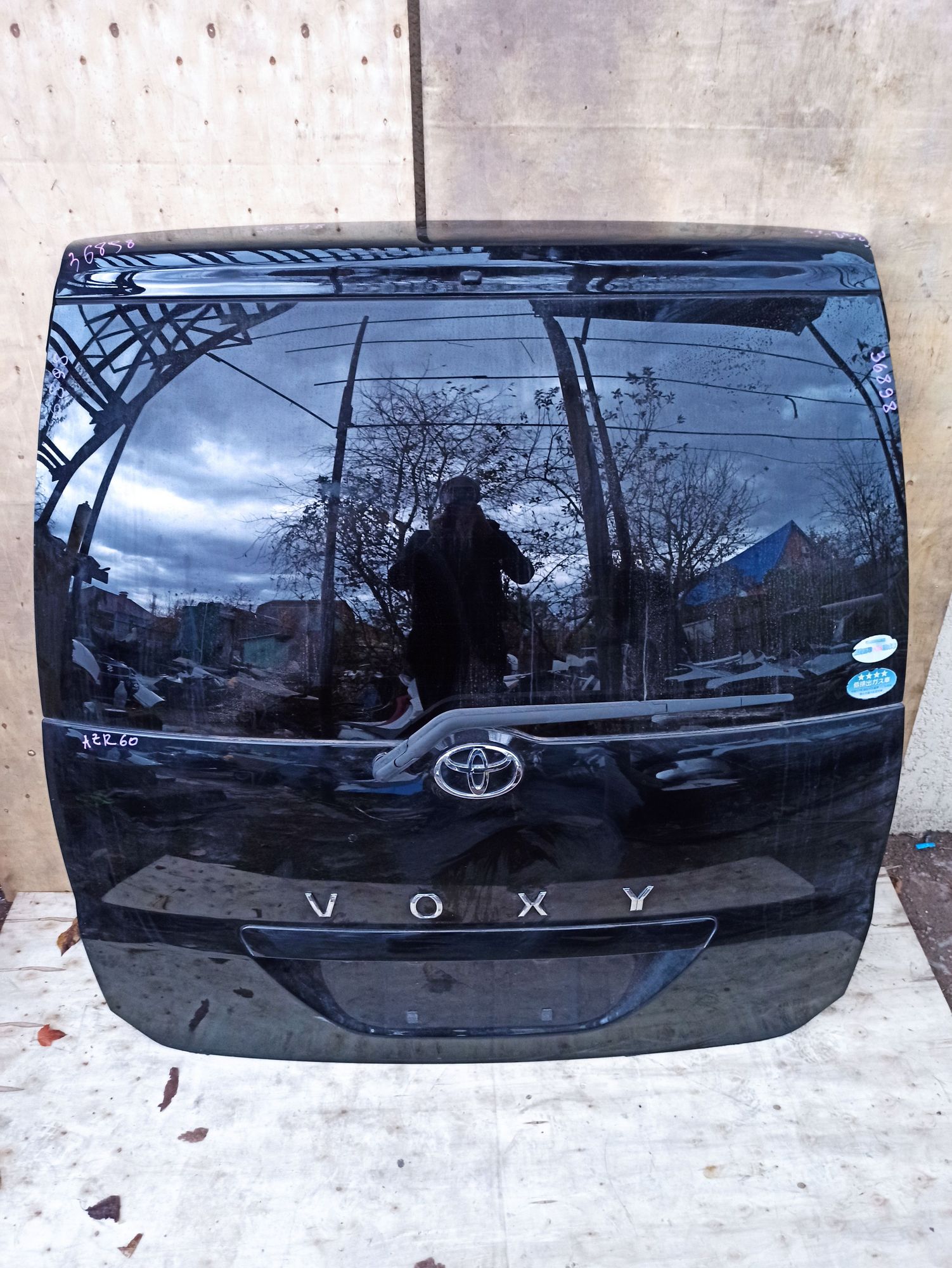 Дверь крышка багажника Toyota Voxy Noah azr60 