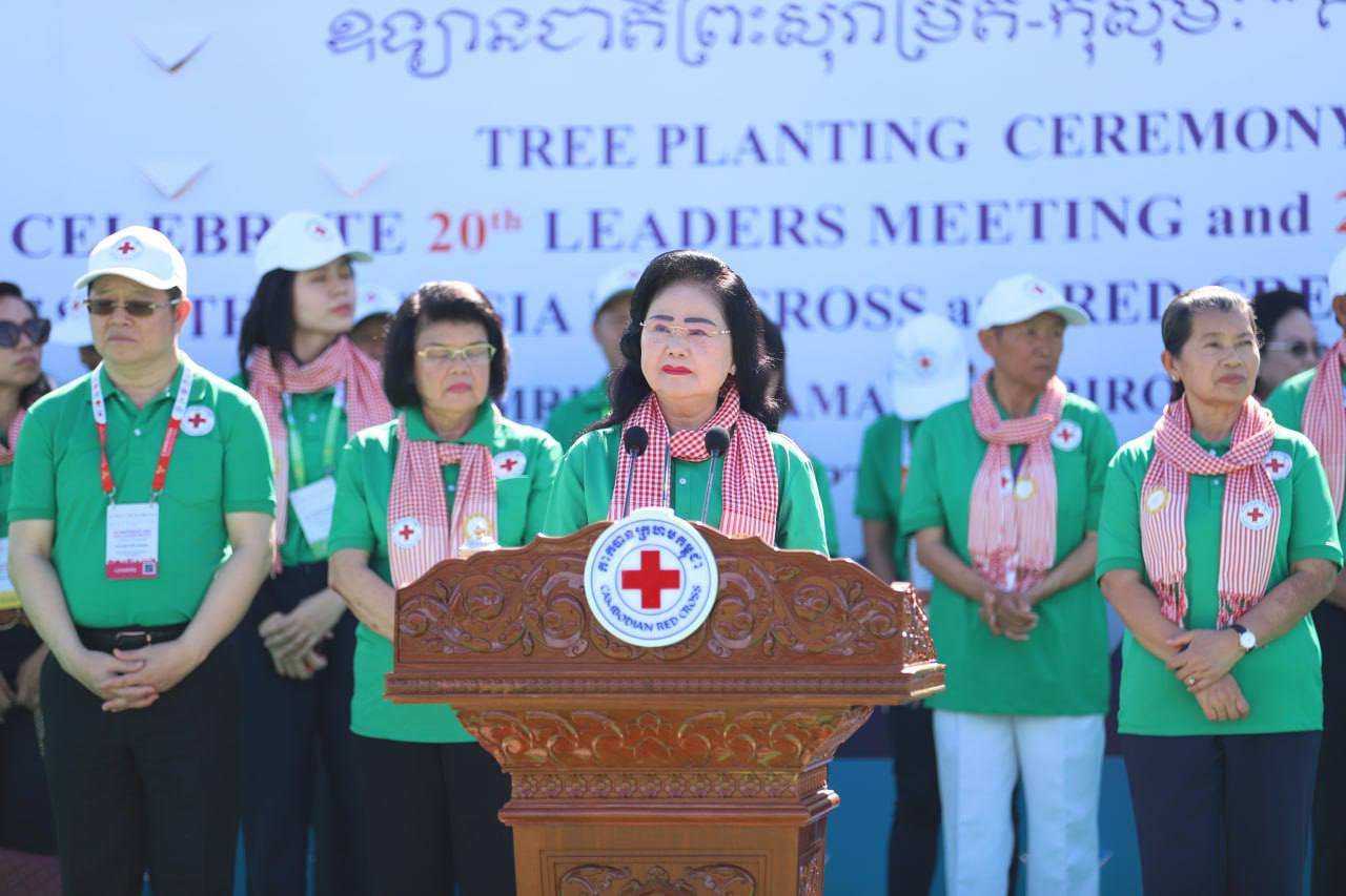 សម្ដេចកិត្ដិព្រឹទ្ធបណ្ឌិត អំពាវនាវប្រជាពលរដ្ឋឱ្យ រួមគ្នាថែរក្សាការពារព្រៃឈើ និងបន្តចូលរួមដាំកូន ឈើគ្រប់ ប្រភេទ នៅលើដីទំនេរ ឱ្យបានកាន់តែច្រើន