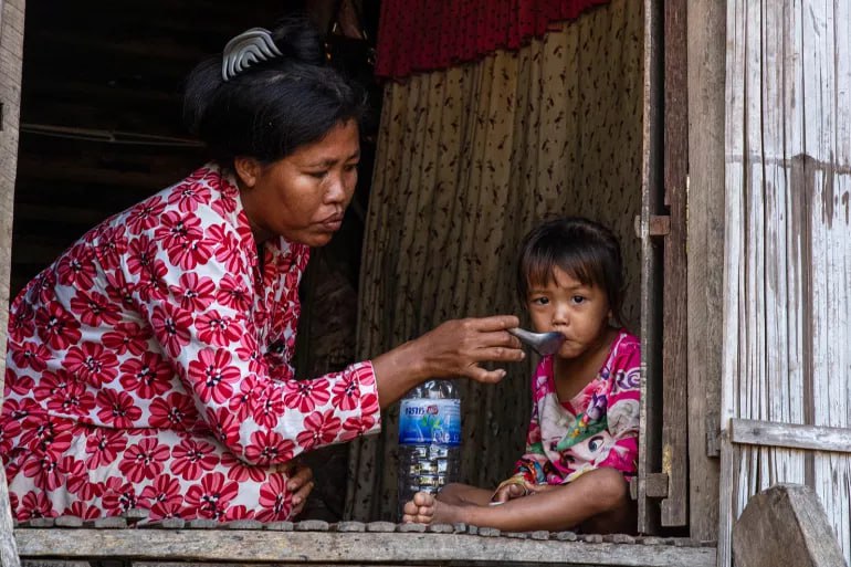 ក្រុមទ្រទ្រង់សុខភាព ភូមិត្រដក់ពង បន្តលើកស្ទួយ បញ្ជ្រៀបព័ត៌មាន ផ្នែកអាហារូបត្ថម្ភដល់កុមារ ដើម្បីឱ្យកុមារមានការលូតលាស់ល្អ