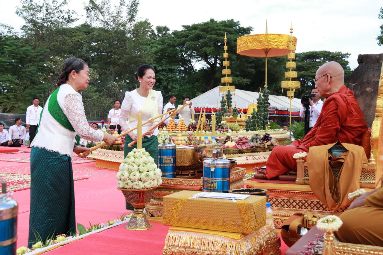 លោកជំទាវបណ្ឌិត ពេជ ចន្ទមុន្នី ហ៊ុន ម៉ាណែត៖  ព្រឹត្តិការណ៍រំលឹកគុណអង្គរ បានបង្ហាញនូវមោទនភាព អរិយធម៌ វប្បធម៌ និងប្រវត្តិសាស្ត្រដ៏សែនយូរលង់ របស់ជាតិសាសន៍ខ្មែរដ៏ចំណាស់