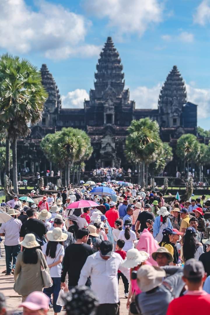 ភ្ញៀវទេសចរជាង៣០ម៉ឺននាក់ បានចូលមកកម្សាន្ត ខេត្តសៀមរាប ក្នុងថ្ងៃព្រះរាជពិធីបុណ្យអុំទូកបណ្តែតប្រទីប និងសំពះព្រះខែ អកអំបុក ឆ្នាំ២០២៣